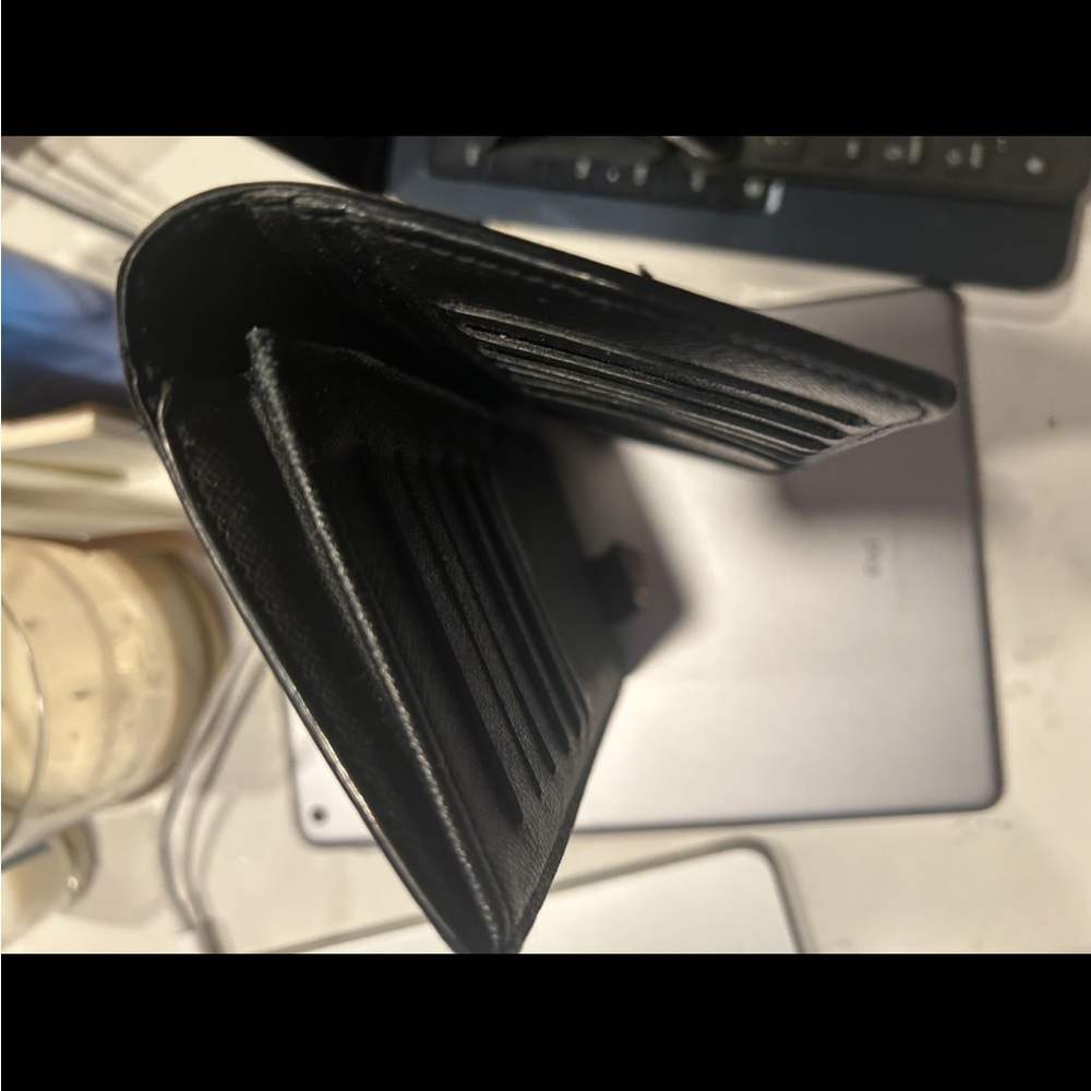 Louis Vuitton Damier Bi-fold - Picture 5 of 9